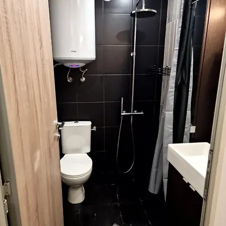 Cozy With Balcony, 5 Min Away From The Beach- Part Of The Family 'vicki Apart Appartement Varna
