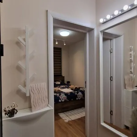 Cozy With Balcony, 5 Min Away From The Beach- Part Of The Family 'vicki Apart Appartement Varna
