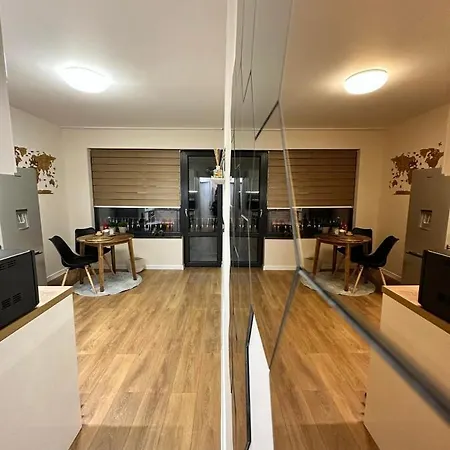 Cozy With Balcony, 5 Min Away From The Beach- Part Of The Family 'vicki Apart Appartement *