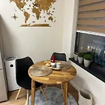 Cozy With Balcony, 5 Min Away From The Beach- Part Of The Family 'vicki Apart Apartment