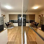 Cozy With Balcony, 5 Min Away From The Beach- Part Of The Family 'vicki Apart Apartment *