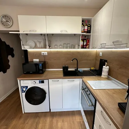 דירה Cozy With Balcony, 5 Min Away From The Beach- Part Of The Family 'vicki Apart וארנה