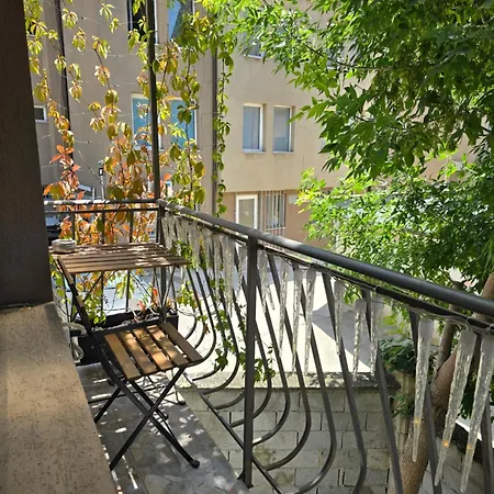 דירה Cozy With Balcony, 5 Min Away From The Beach- Part Of The Family 'vicki Apart וארנה