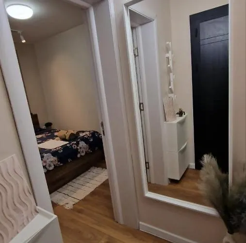 דירה Cozy With Balcony, 5 Min Away From The Beach- Part Of The Family 'vicki Apart וארנה
