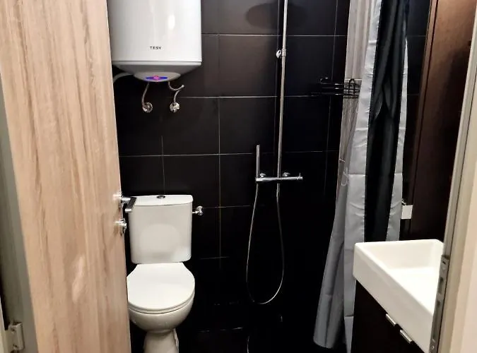 Cozy With Balcony, 5 Min Away From The Beach- Part Of The Family 'vicki Apart דירה וארנה