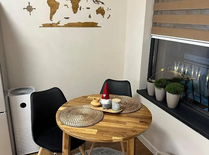 Cozy With Balcony, 5 Min Away From The Beach- Part Of The Family 'vicki Apart דירה